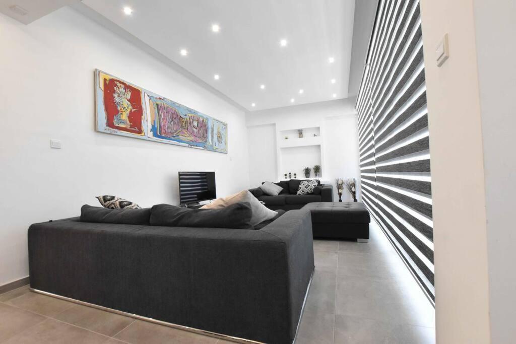 Glabur Stays - The Luxurious 3 Bdr - Cozy Apt Newly Renovated, Nicosia City Agios Dhometios Esterno foto